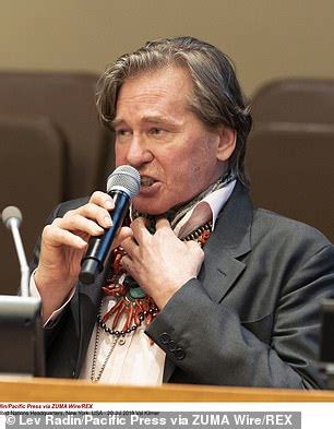 Val kilmer says he got surgery for his throat cancer despite christian science beliefs against it for his kids. Val Kilmer looks in good spirits as he speaks at an event ...