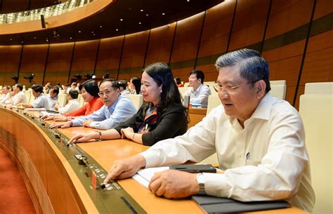 Ngày 13/11/2020, quốc hội ban hành luật cư trú 2020 gồm 07 chương và 38 điều với nội dung đáng chú ý nhất là bỏ điều kiện tạm trú khi đăng ký 4. Quốc hội đã chính thức thông qua Luật Cư trú (sửa đổi)