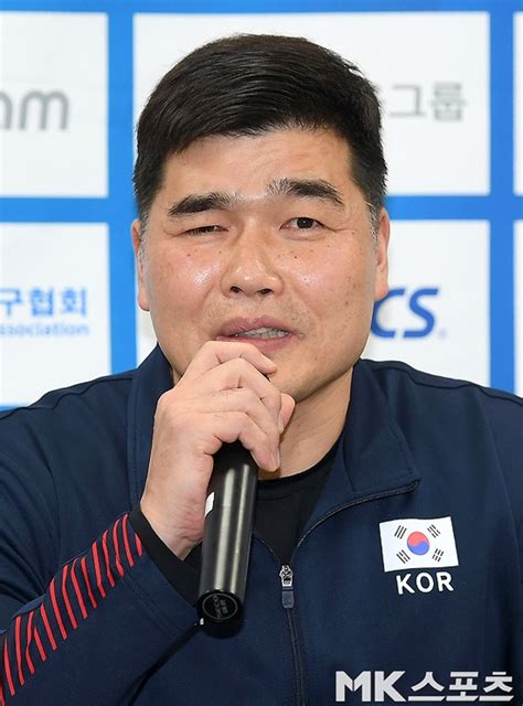 Jun 11, 2021 · 강 감독은 라바리니 감독 지도 방식을 가까이서 지켜봤다. 임도헌 감독 "호주전 패배 아쉽다…나경복·황택의 잘했다 ...