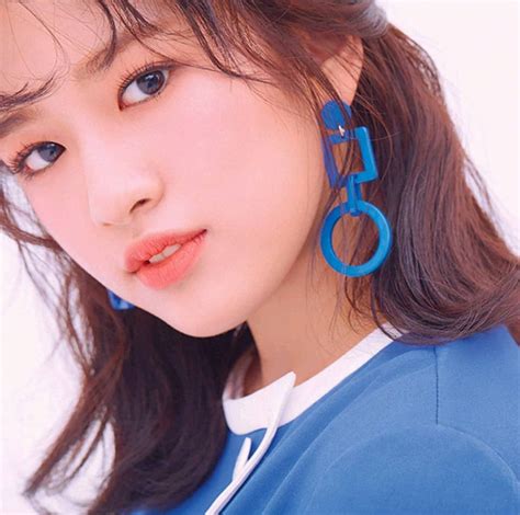 An yu jin (안유진) is a trainee under starship entertainment and current member of iz*one. IZONE YUJIN (안유진) 🌷 | Selebritas, Fandom, Jins