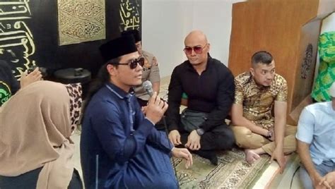 Dan rasulullah shallallahu 'alaihi wa sallam memerintahkan. Deddy Corbuzier Menjadi Mualaf, Fahri Hamzah Teringat ...