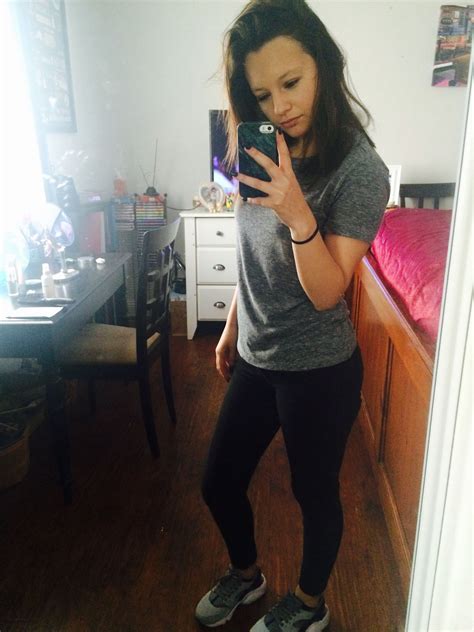 Pin By Daisy Ramirez On My Outfits Mirror Selfie Outfits Selfie