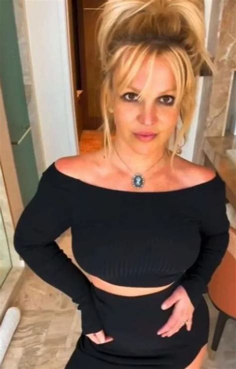 Britney Spears Sparks Concern She S Split From Fianc Sam Asghari After