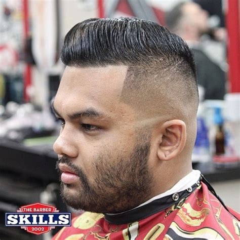 Voir cette épingle et d'autres images dans coiffure homme : Faux-le jusqu'à ce que vous le fassiez: Les 40 coupes de cheveux Faux Hawk les plus chaudes pour ...