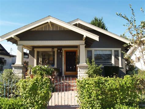 Use of natural materials such as wood, brick and stone are common finishes found on both the interior and exterior of the home. The 25+ best California bungalow ideas on Pinterest ...