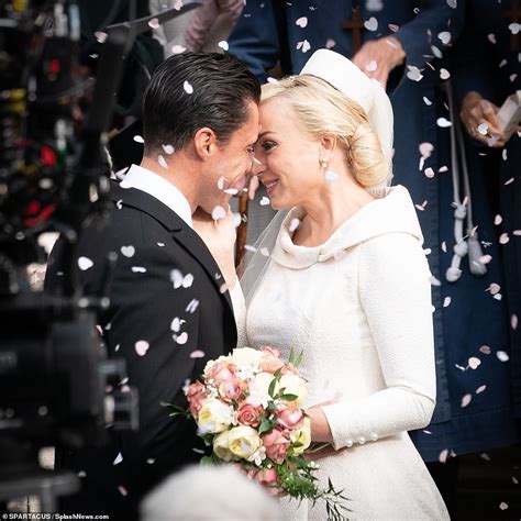 Call The Midwifes Helen George Is A Blushing Bride As She Ties The