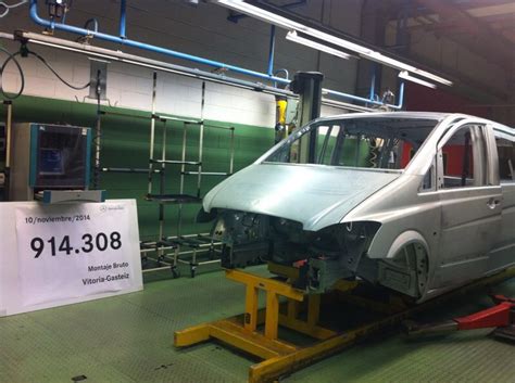 Mercedes vitoria contratará a 400 eventuales y recuperará el ritmo de producción. Mercedes Vitoria fabrica hoy su última Vito del antiguo modelo