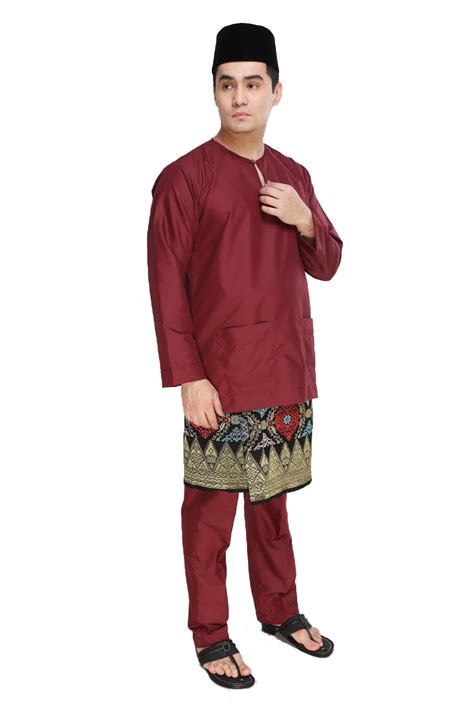 Baju melayu moden adalah pakaian tradisional yang telah diberikan nafas baru seiring dengan peredaran zaman. Baju Melayu Moden Teluk Belanga (Maroon - AA1067BM) - AMAR ...