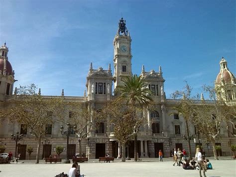 Restaurante milán asub aadressil carrer de l'arxiduc carles, 1, 46018 valència, valencia, hispaania, selle koha lähedal on: 4-Rathaus-Valencia | Valencia, Reisen, Reisetipps