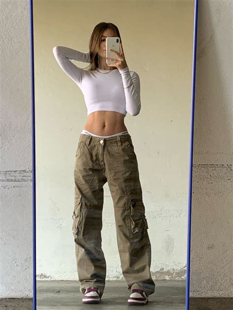 Y2k Cargo Pants Outfit In 2022 Outfit Inspirationen Outfit Ideen Outfit