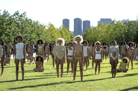 Nude Looks em tons de pele trazem elegância e frescor para o Verão Fashion Bubbles