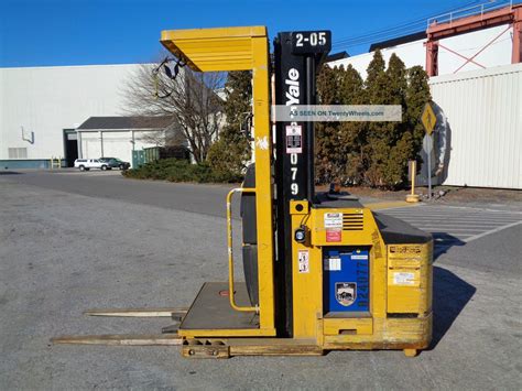 Yale 0s030 3 000lbs Order Picker Electric Forklift 195in Height