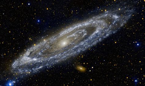 Nasas Hubble Sees Huge Gaseous Halo Around Andromeda