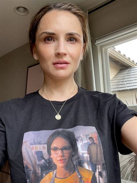 Rachael Leigh Cook Wearing A Laney Boggs Shirt From Shes All That R90s