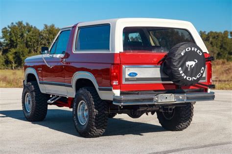 We Can All Agree That This 86 Bronco Rules Two Tone Tuesday Ford