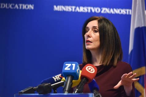 Ministrica Divjak Ministarstvo Bez Odluke O Promjeni Statusa Hrvatskih