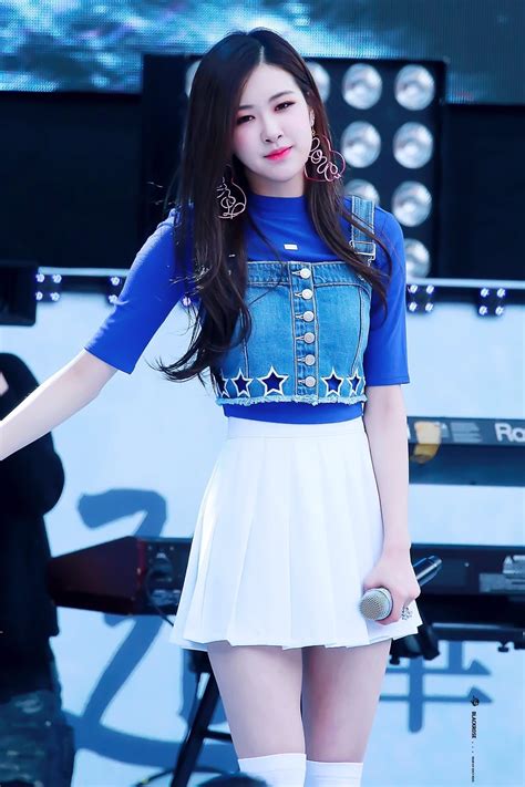Music core' with their new song 'how you like that'. BLACKPINK 블랙핑크 Rosé | Ropa kpop, Outfits coreanos y Outfits