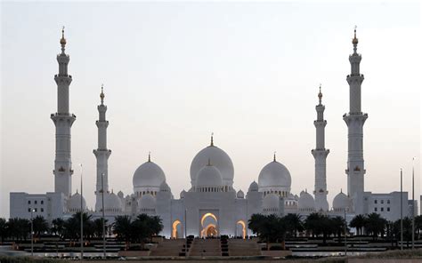 جامع الشيخ زايد الكبير يستقبل 58 ملايين زائر ومصلٍّ العام الماضي