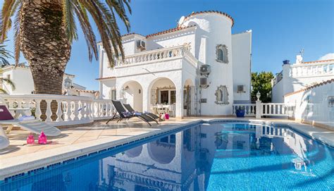 You will be forgiven if you have not heard of empuriabrava on the costa brava in spain. 0037-CAP RAS Haus am Kanal mit Pool und Liegeplatz ...