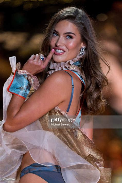 Grace Elizabeth Walks The Runway During The 2018 Victoria S Secret News Photo Getty Images