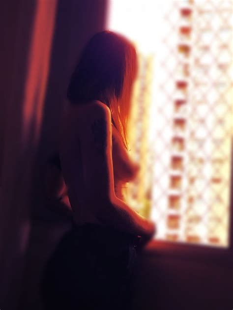 Nude Reflexivo Por Aline Lopes Venenos Instagram Pensamentos