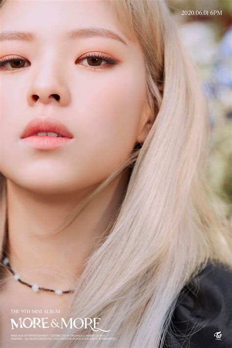 트와이스 정연 최근 머리 많이기른 움짤.gif. 트와이스 정연, 'MORE & MORE' 개인 티저 공개… 극강의 청순함
