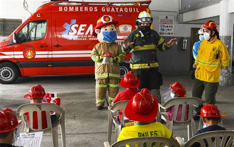 Bomberos De Guayaquil Capacitaron A Niños