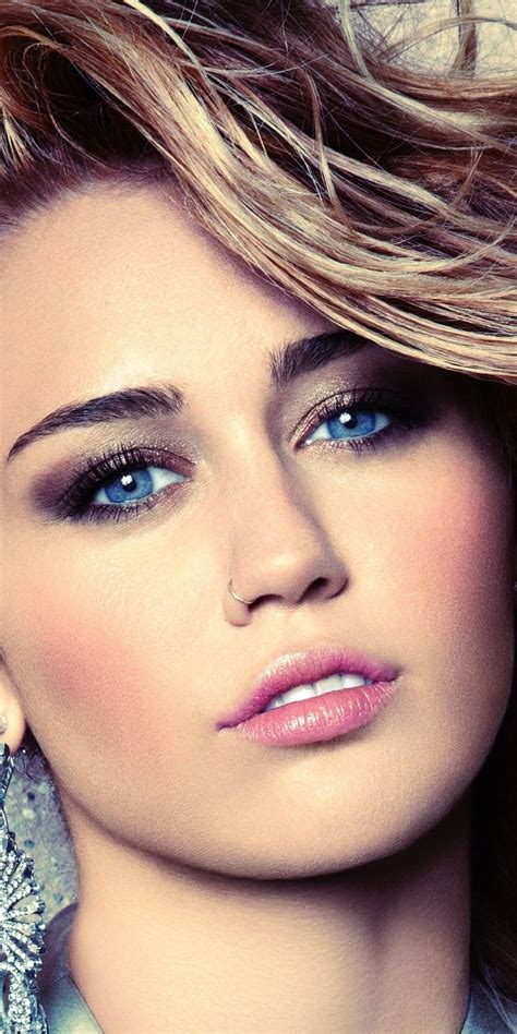 Pretty Blue Eyes Singer Miley Cyrus 1080x2160 Wallpaper Miley Cyrus