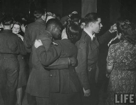 Pictures Of London Wartime Nightlife Under Blackout Conditions 1944