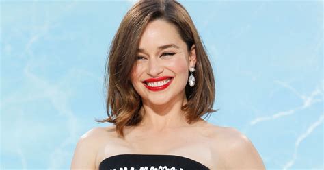 Emilia Clarke Posó Borracha Para Su Portada Como La Mujer Más Sexy Del