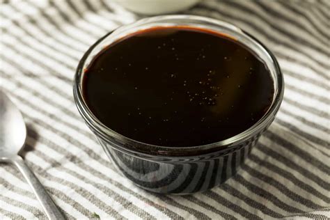 Molasses gives baked beans their thick texture, sweetens up barbecue sauces, and makes gingerbread cookies brown, soft, and chewy. Honey Vs. Molasses: SPICEography Showdown - SPICEography