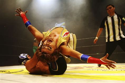 Rosa S Reviews Cassandro Pays Homage To Lucha Libre