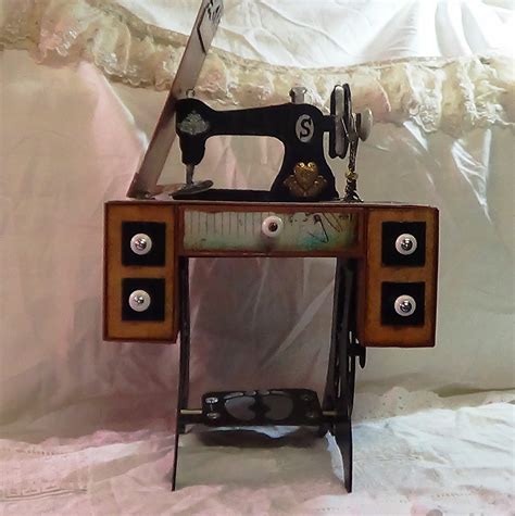 heart-of-a-gipssy-vintage-grandma-sewing-machine-photo-albums-dt-project