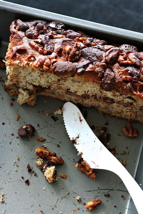 Start with one half of the chocolate cake on the bottom, spoon on about 1/4 of. Banana Chocolate Walnut Cake | Chocolate banana, Walnut cake, Banana