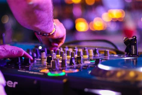 The 5 Best Dj Mixers For Electronic Music Sets