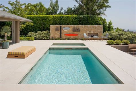 16 Stunning Mid Century Modern Swimming Pool Designs That Will Leave