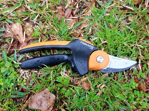 We're confident that our customers recognize this and continue to support our aspirations for enduring quality. Fiskars Garden Tools Review - Tools In Action - Power Tool ...