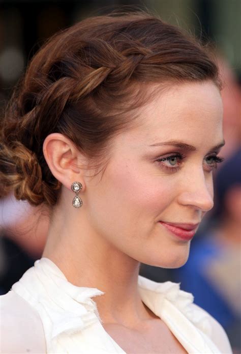 Hot Photos Celebrity English Actress Emily Blunt Hairstyle