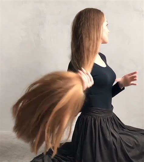 Video Wonderful Contrasts Realrapunzels In 2020 Thick Hair Styles