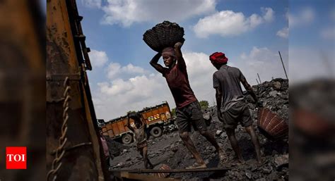 Coal India Govt Mulls Selling 5 10 Stakes In Coal India Hindustan