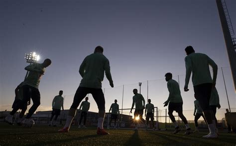 Jornal Correio Seleção Brasileira treina grupo completo pela