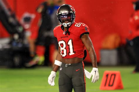 Antonio brown is a fair value at his adp of 103 as the consensus #99 overall player. Antonio Brown Buccaneers / Antonio Brown - Antonio brown ...