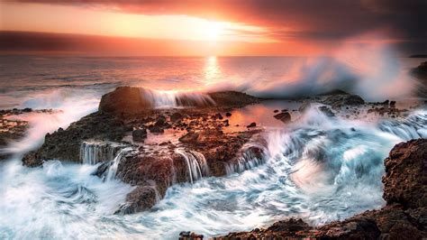 Waves Crashing Against The Rocks Hd Wallpaper Background Image