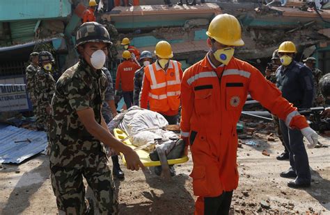 Nepal Earthquake Rescuers Struggle To Reach Survivors As Death Toll