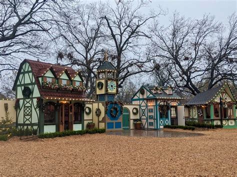 12 Things To Do At The Dallas Arboretum During Christmas Explore With
