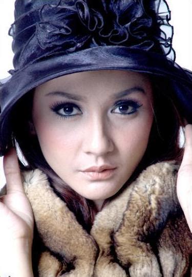 foto sexy artis model indonesia intan erlita beautiful indonesia presenter