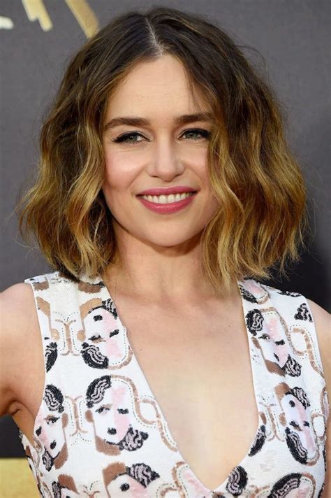 Emilia Clarke Long Bob Haarschnitt Mittellange Ombre Haare Schwarzer