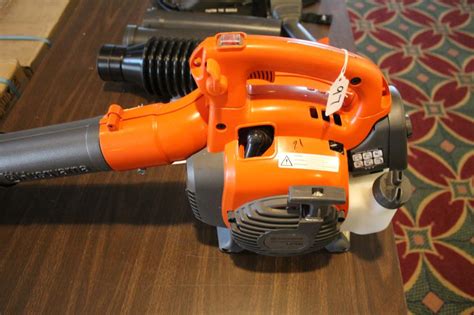 First of all we will see how to start a gas leaf blower. Lot - Husqvarna 125B Leaf Blower