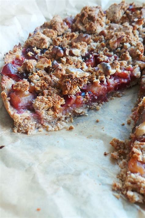 Healthy Plum Crumble Pie With Oats Beauty Bites Plum Recipes Healthy