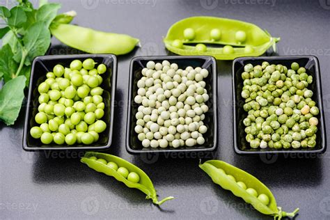 A Stack Of Green Sweet Peas Pisum Sativum 9179155 Stock Photo At Vecteezy